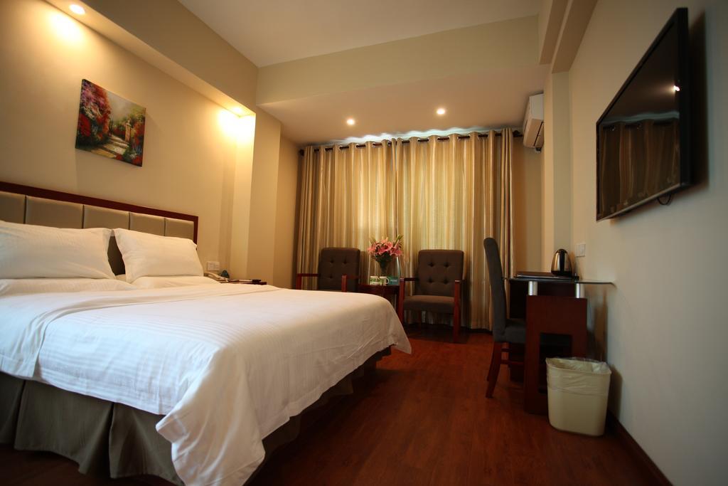Greentree Inn Sanya He Ping Street Hotel Номер фото
