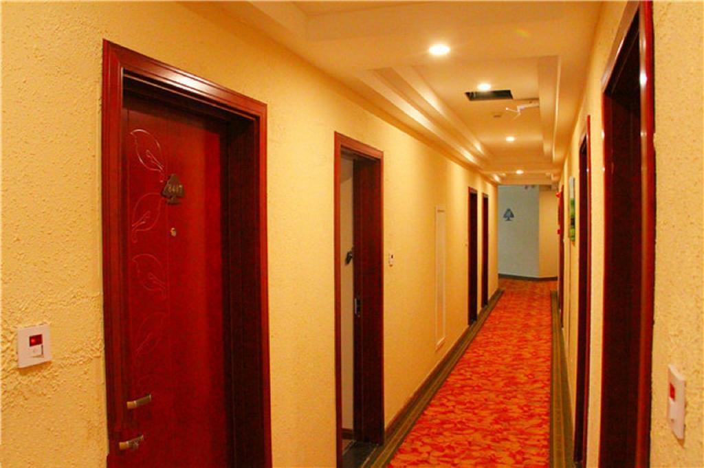 Greentree Inn Sanya He Ping Street Hotel Экстерьер фото