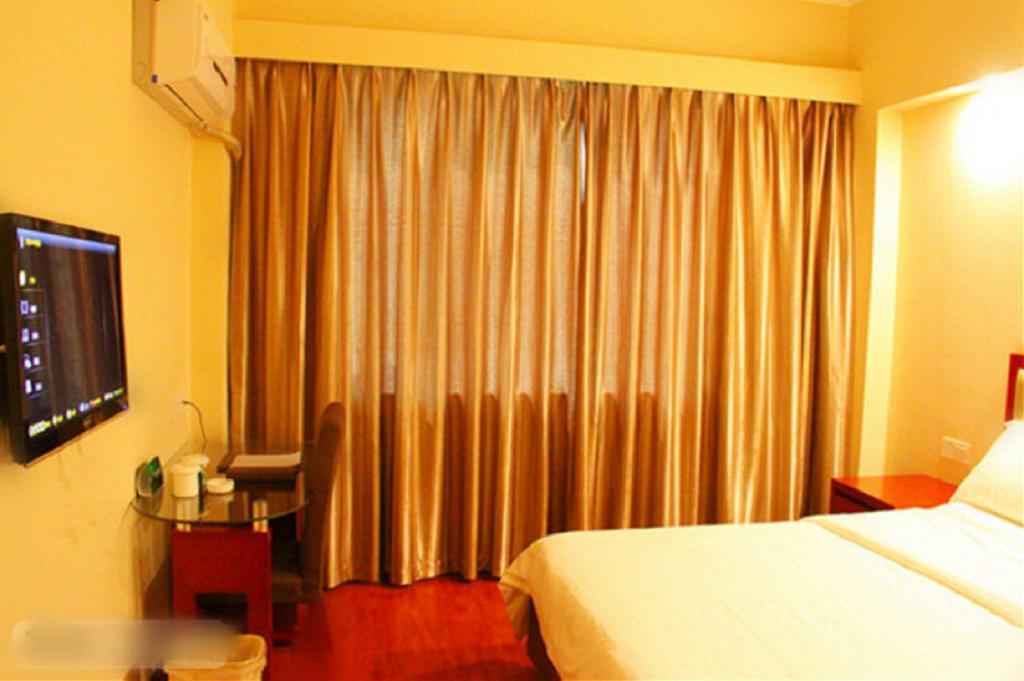 Greentree Inn Sanya He Ping Street Hotel Номер фото